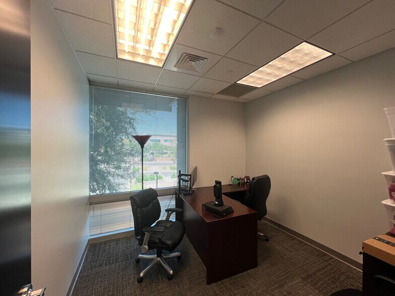 More Photos Of 5701 W Talavi Blvd, Glendale Office For Lease