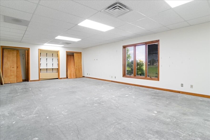 More Photos Of 331 Kimber Ln, Evansville Office For Lease