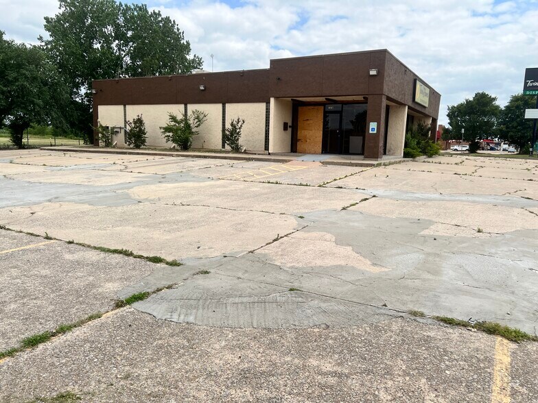 More Photos Of 7378 S Walker Ave, Oklahoma City Office For Lease