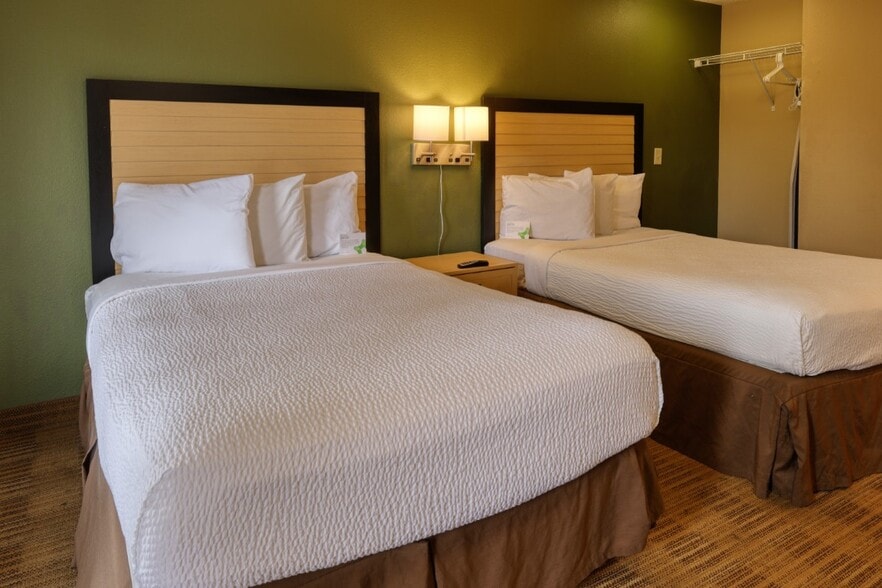 More Photos Of 150 Valley Wood Dr, Spring Hotel For Sale