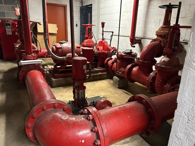More Photos Of 2001 Market St, Ashland Manufacturing For Lease