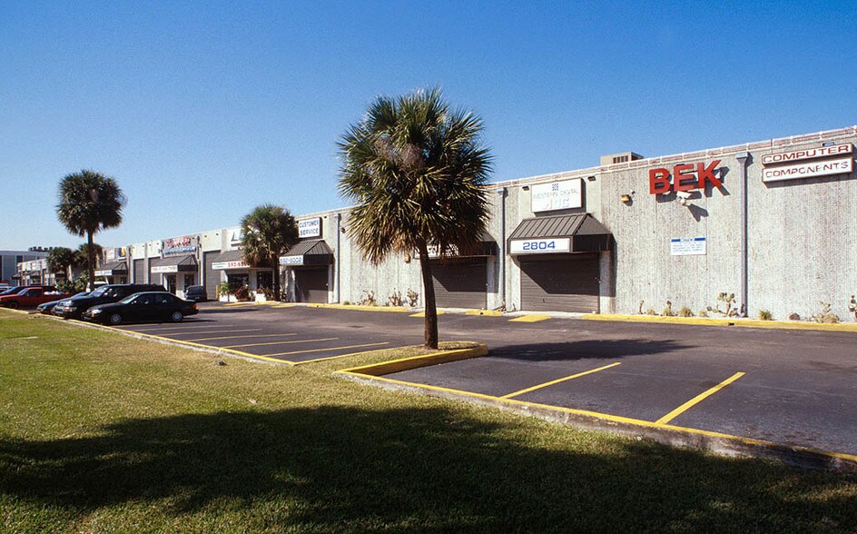 More Photos Of 2600-2634 NW 72nd Ave, Miami Warehouse For Lease