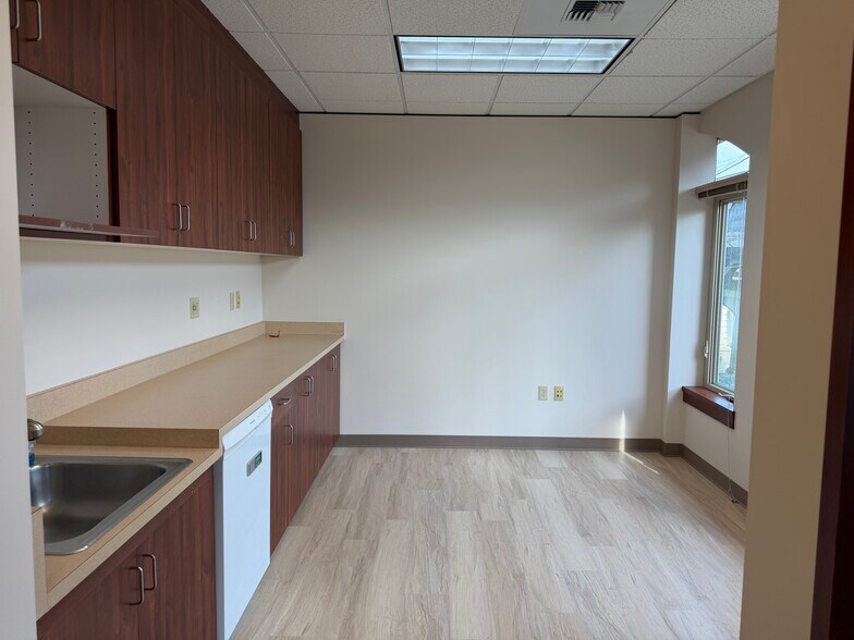 More Photos Of 3302 Fuhrman Ave E, Seattle Office For Lease