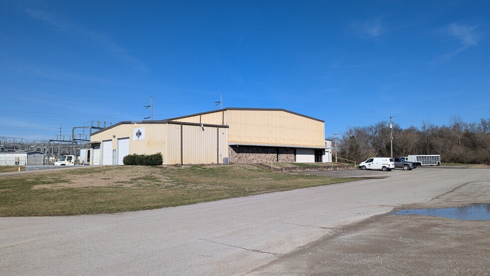 Primary Photo Of 121 Bennett Dr, Pulaski Warehouse For Sale