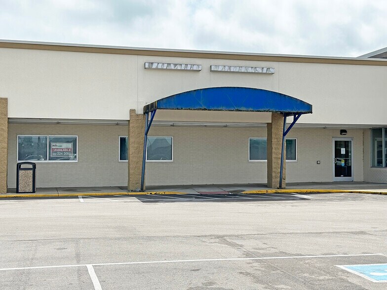 More Photos Of 300-320 Lexington Rd, Versailles Unknown For Lease