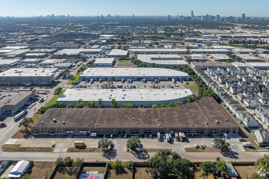 More Photos Of 2301-2399 Minimax Dr, Houston Warehouse For Lease