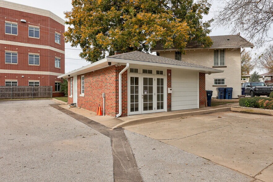 More Photos Of 1319 N Classen Dr, Oklahoma City Office For Lease