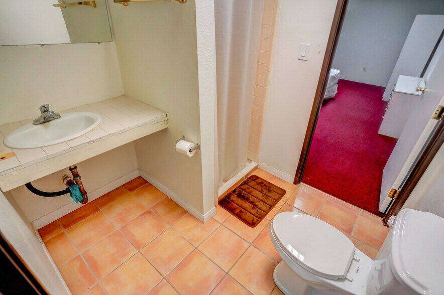 More Photos Of 950 S Central Ave, Compton Schools For Sale