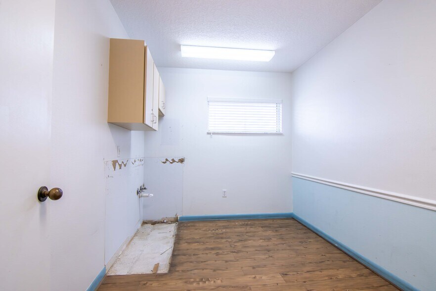 More Photos Of 4801 49th St N, Saint Petersburg Office For Sale