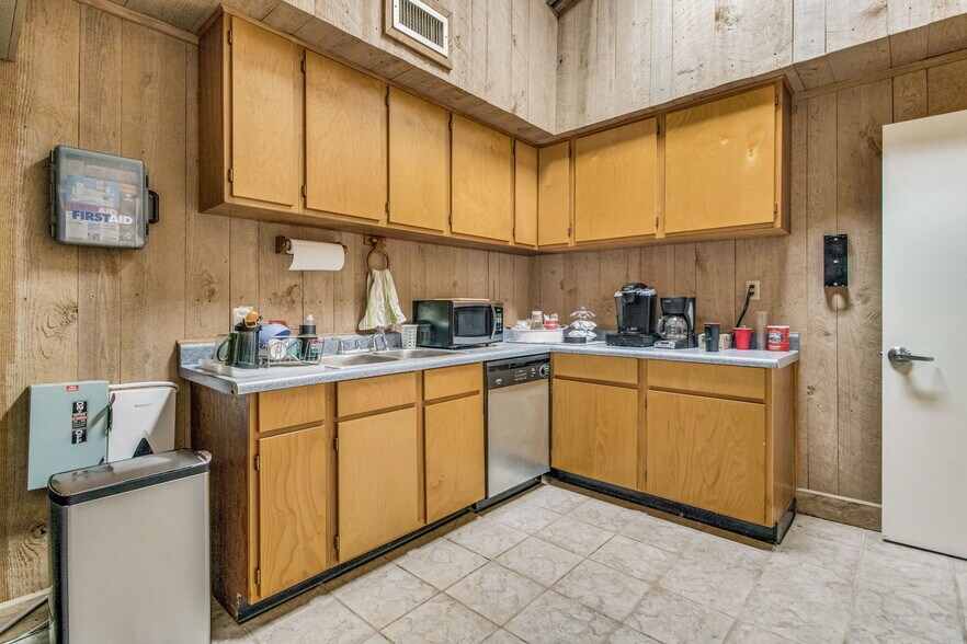 More Photos Of 725 S J St, Pensacola Office Residential For Sale