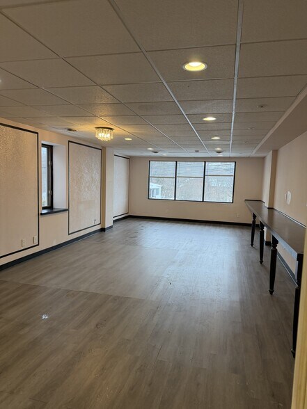 More Photos Of 913 E Butler Pike, Ambler Storefront Retail Office For Lease