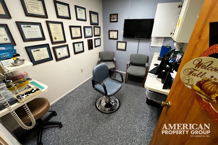 More Photos Of 101 San Marco Dr, Venice Medical For Sale