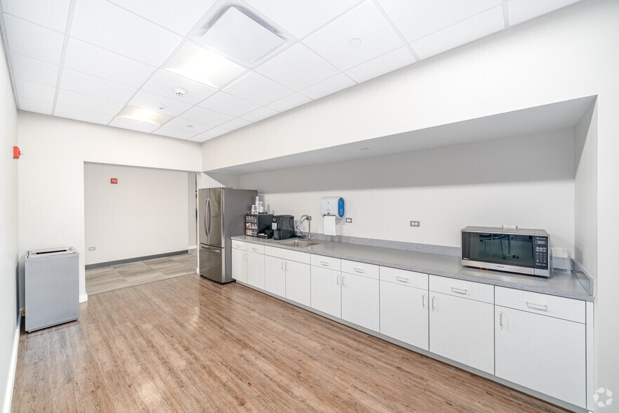 More Photos Of 1930 Innovation Way, Libertyville Manufacturing For Lease