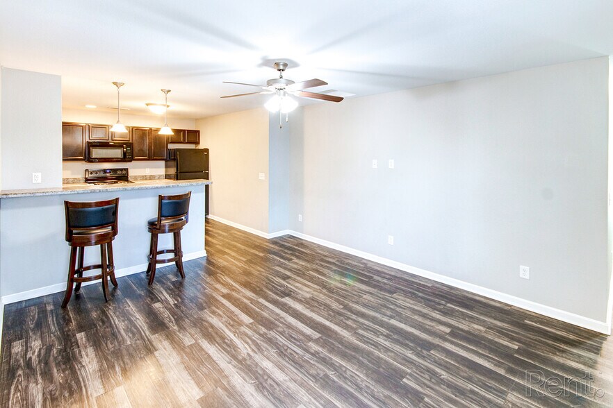 More Photos Of 2010 W Indiana St, Evansville Apartments For Sale
