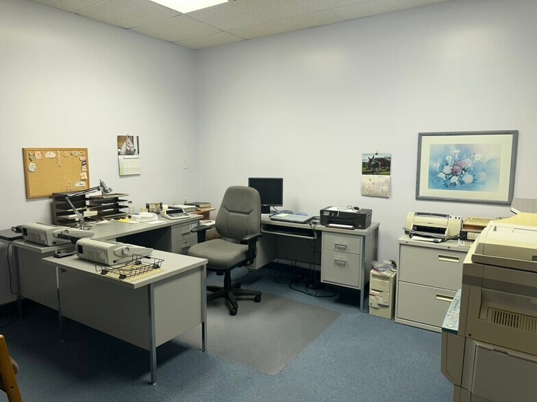 More Photos Of 2708 McGraw Dr, Bloomington Medical For Sale