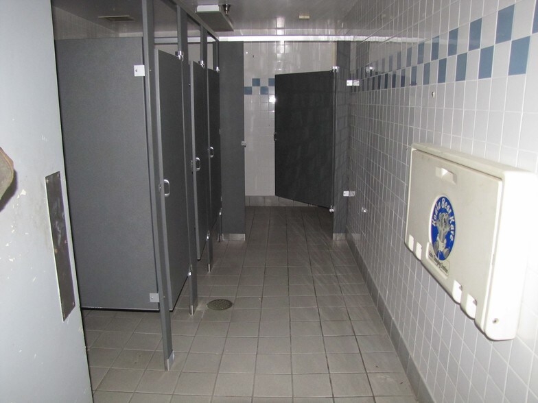 More Photos Of 502 Ashburn Rd, Sylvester General Retail For Lease