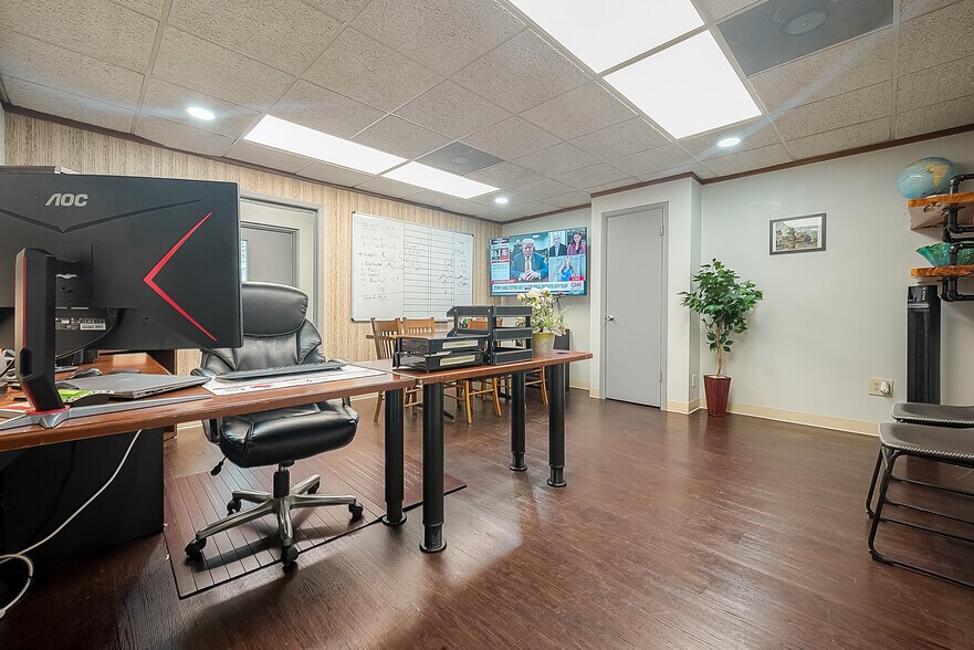 More Photos Of 208-214 E X St, Deer Park Medical For Lease