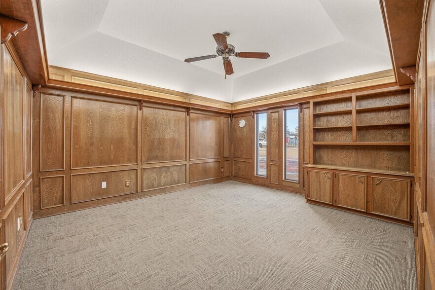 More Photos Of 240 W Green St, Stephenville Office For Sale