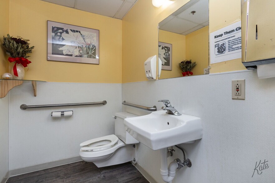More Photos Of 2001 Airport Way, Fairbanks Restaurant For Sale