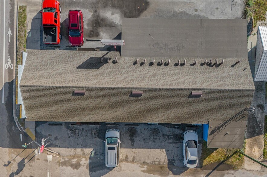 More Photos Of 701 E Canal St, Mulberry Convenience Store For Lease