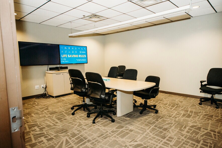 More Photos Of 37 Vic Turner Airport Rd, Dawson Creek Office For Sale