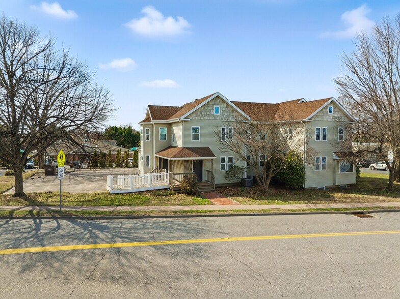 Primary Photo Of 155 Oak St, Glastonbury Medical For Sale