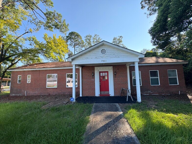 More Photos Of 792 E Cherry St, Jesup Office For Sale