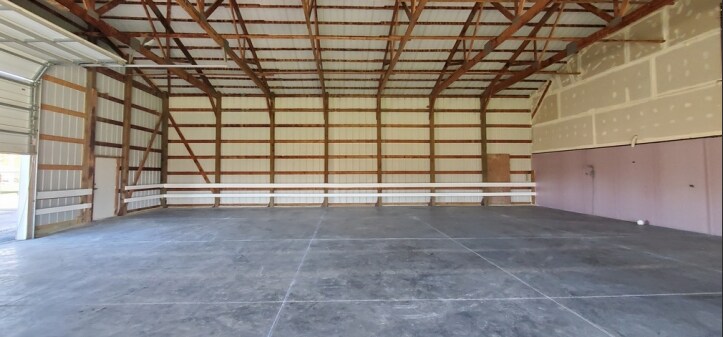 More Photos Of 16917 Harmony Rd, Marengo Warehouse For Lease