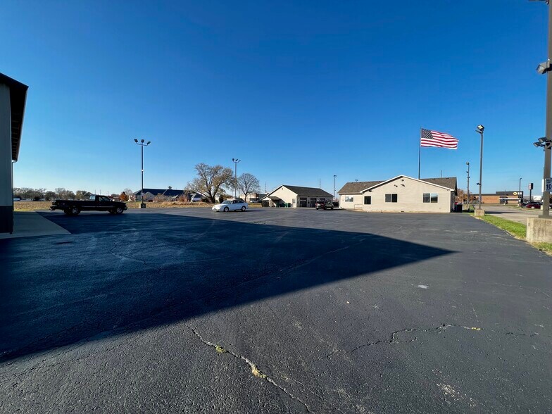 More Photos Of 1719 E Jackson St, Macomb Auto Dealership For Sale