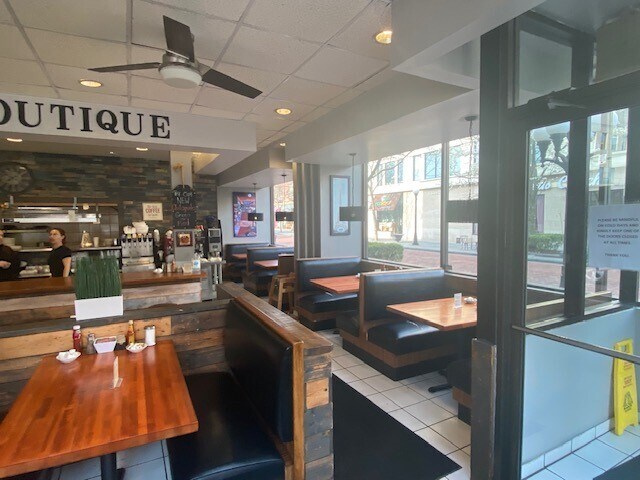 More Photos Of 134-138 N Marion St, Oak Park Storefront Retail Office For Lease