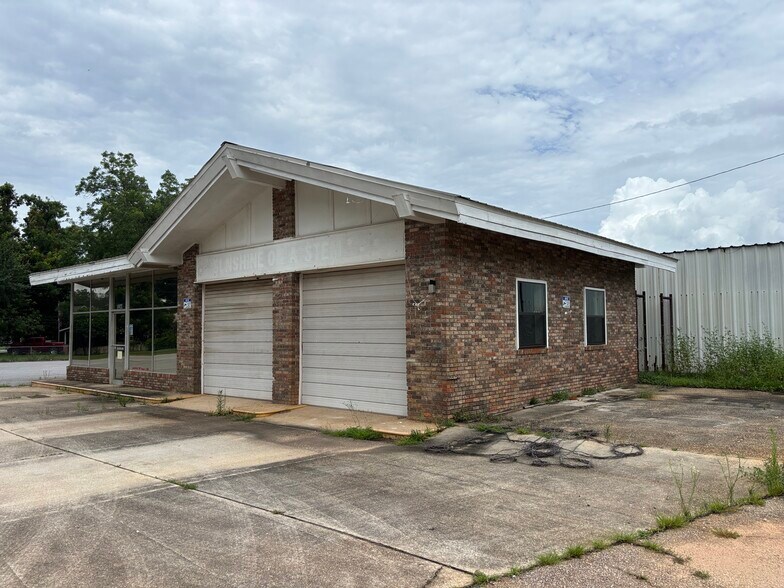 More Photos Of 3873 Commerce st, Jay General Retail For Sale