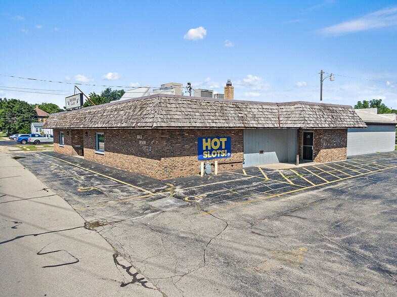 More Photos Of 927 E Railroad St, Sandwich Bowling Alley For Sale