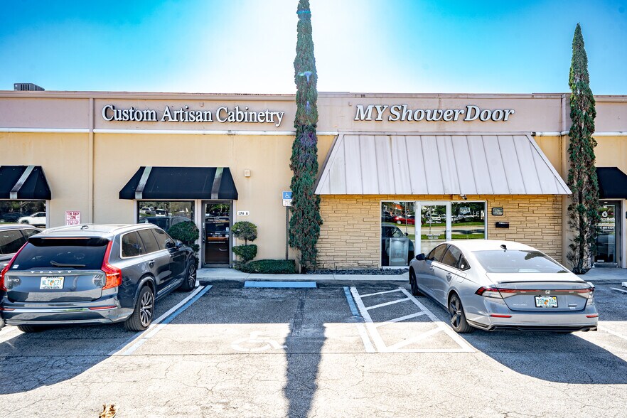 More Photos Of 174-180 Glades Rd, Boca Raton Light Distribution For Lease