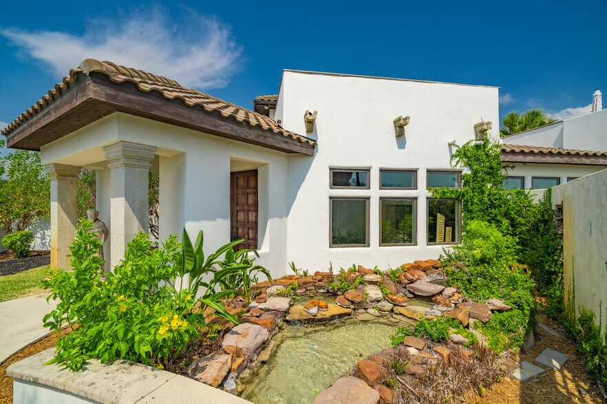 More Photos Of 1703 Highway 35 S, Rockport Office Residential For Lease