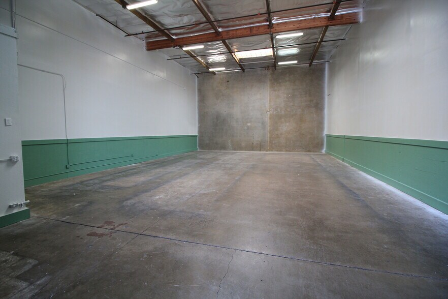 More Photos Of 96-1173 Waihona St, Pearl City Warehouse For Lease