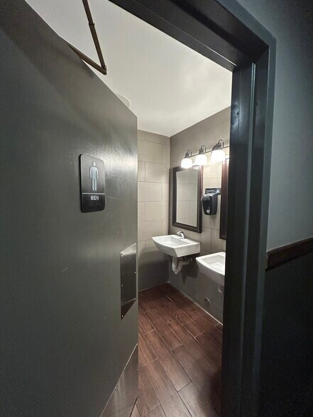 More Photos Of 14B Royal Rd, Flemington Hotel For Lease