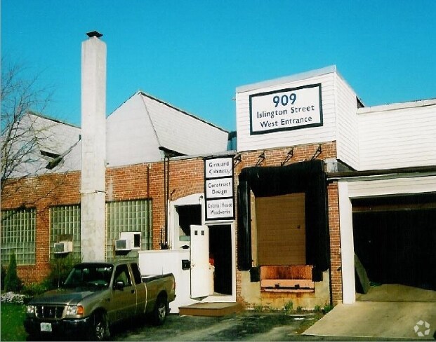 More Photos Of 909 Islington St, Portsmouth Warehouse For Lease