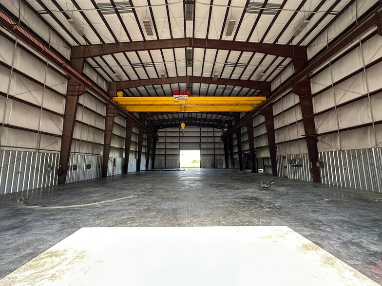 More Photos Of 8714 Galveston Rd, Houston Warehouse For Lease