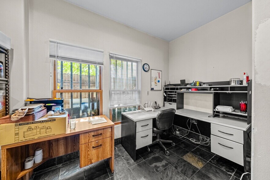 More Photos Of 701 E 2nd Ave, Durango Showroom For Lease