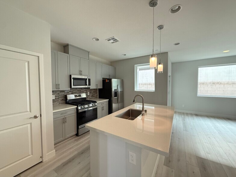 More Photos Of 8629 Ensworth St, Las Vegas Specialty For Sale