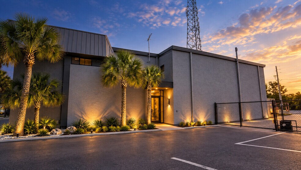 More Photos Of 365 105th Ter NE, Saint Petersburg Specialty For Lease