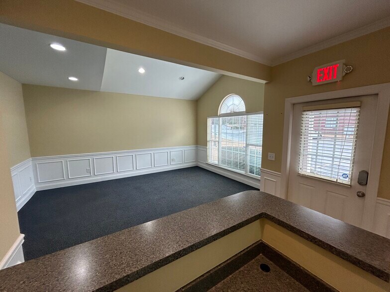 More Photos Of 200-204 River Park North Dr, Woodstock Medical For Sale