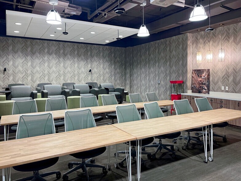 More Photos Of 122 W Pine St, Orlando Coworking Space