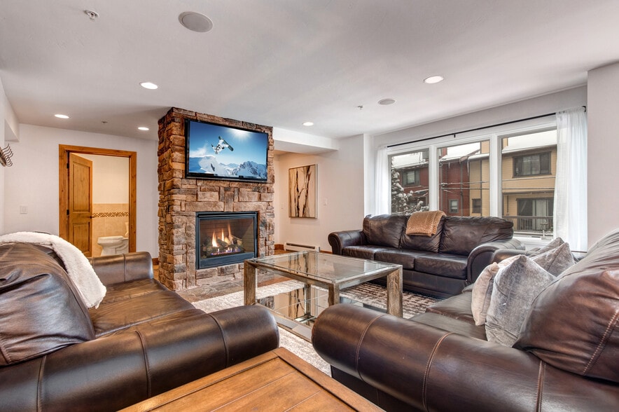 More Photos Of 1469 Woodside Ave, Park City Lodge Meeting Hall For Sale