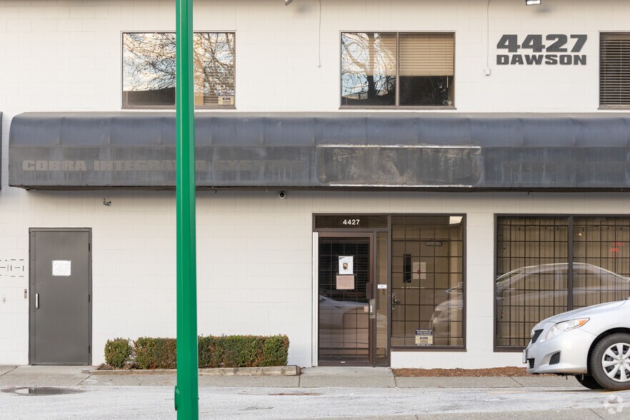 More Photos Of 4413-4433 Dawson St, Burnaby Warehouse For Lease