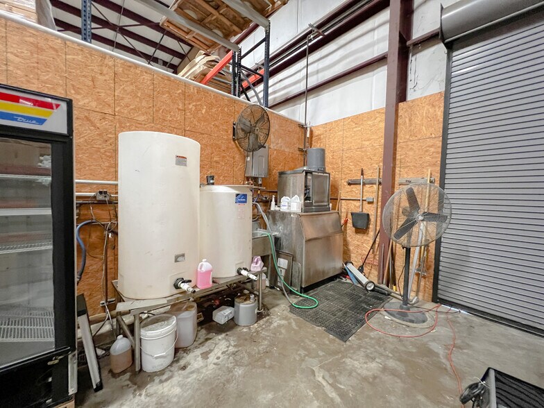 More Photos Of 17420 Highway 190 E, Hammond Showroom For Lease