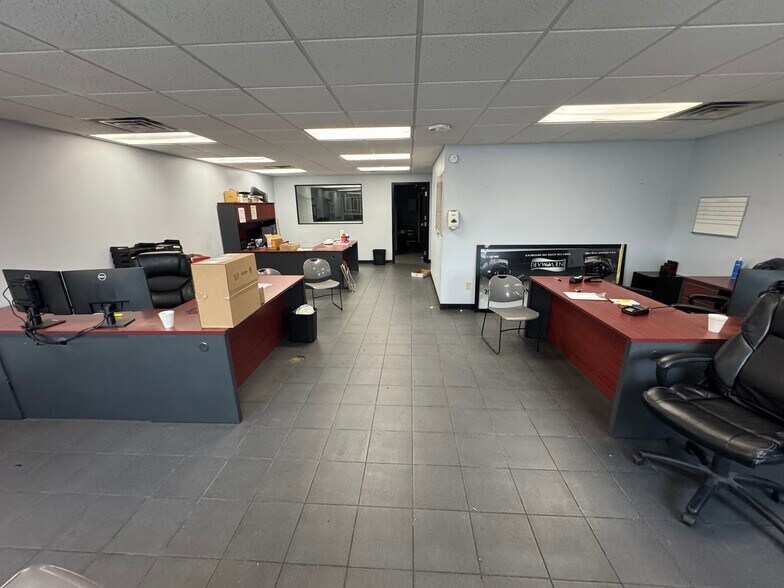 More Photos Of 812 Herron Rd, Knoxville Unknown For Lease