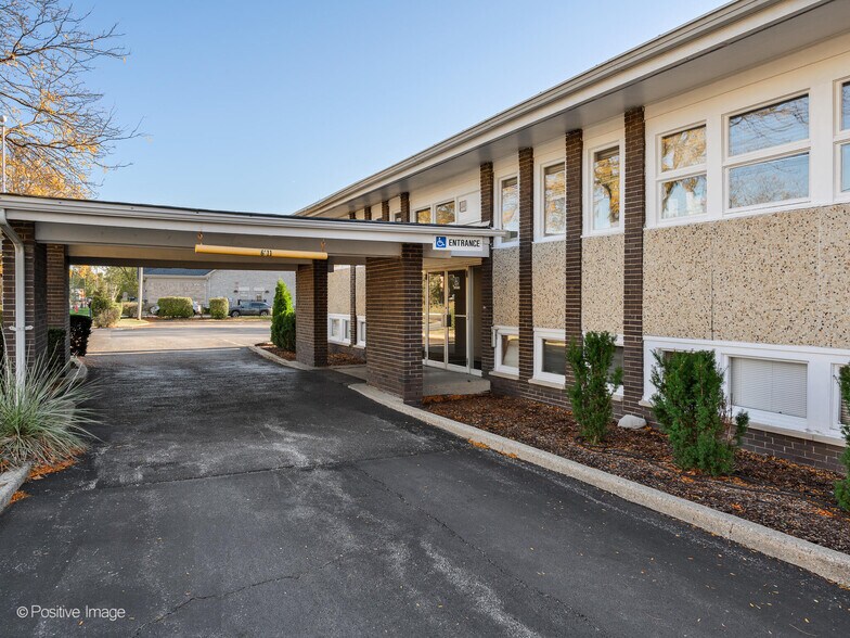 More Photos Of 9631 Gross Point Rd, Skokie Medical For Sale