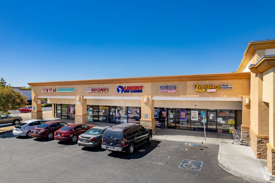 More Photos Of 1033-1043 E Avenue J, Lancaster Restaurant For Lease