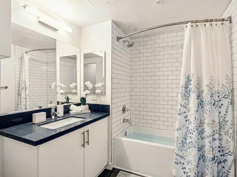 More Photos Of 10555 Bloomfield St, Toluca Lake Apartments For Sale